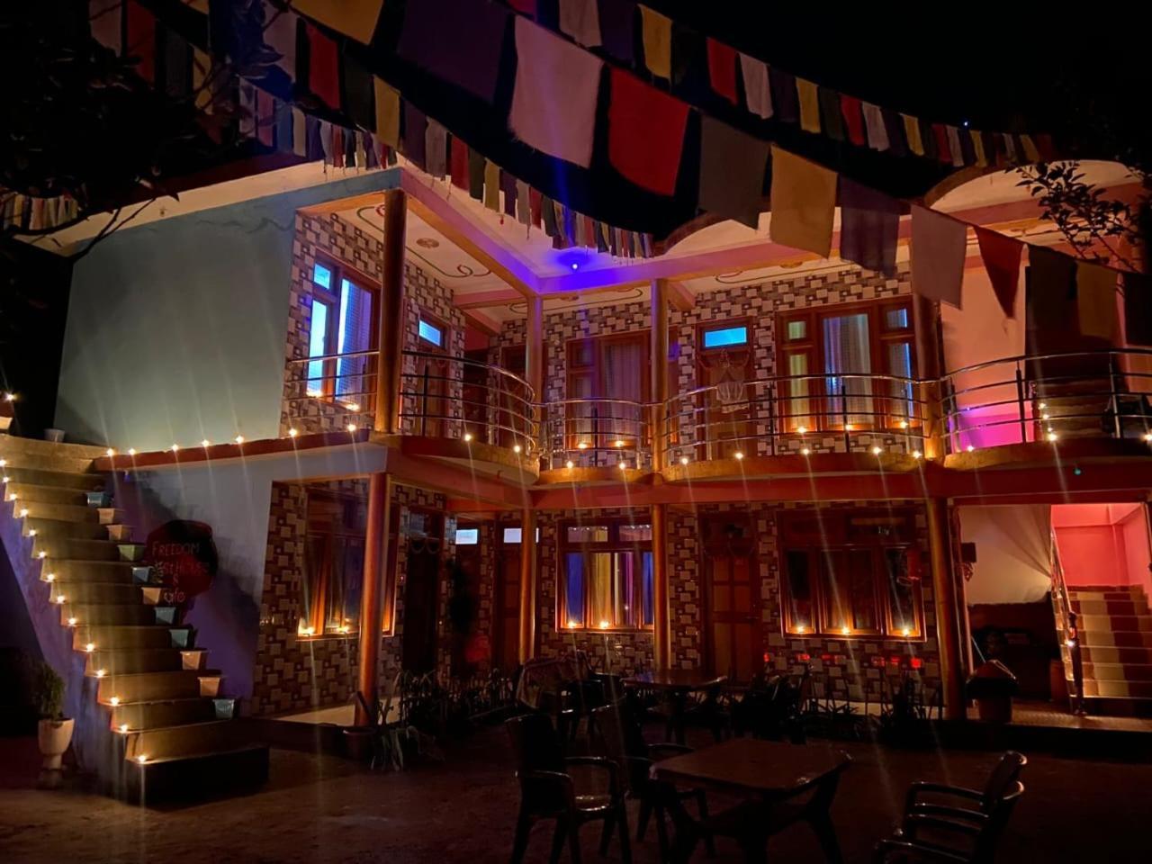 Hotel Freedom Cafe Kalgha Zewnętrze zdjęcie
