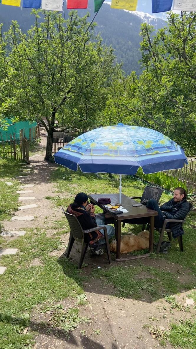 Hotel Freedom Cafe Kalgha Zewnętrze zdjęcie